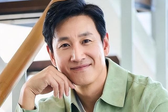 黄荷娜吸毒案_韩国娱乐圈的黑料_韩国影帝李善均死亡