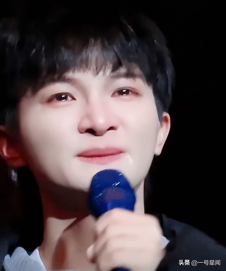 周深外形争议_迄今为止哪个明星没有黑料,_周深舞台造型批评